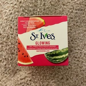 St. Ives Glowing Watermelon Oil Free Face Moisturizer
